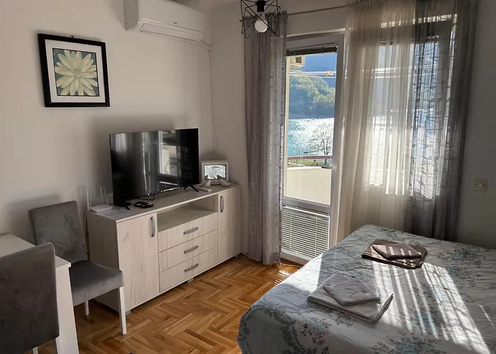 Zora Apartment